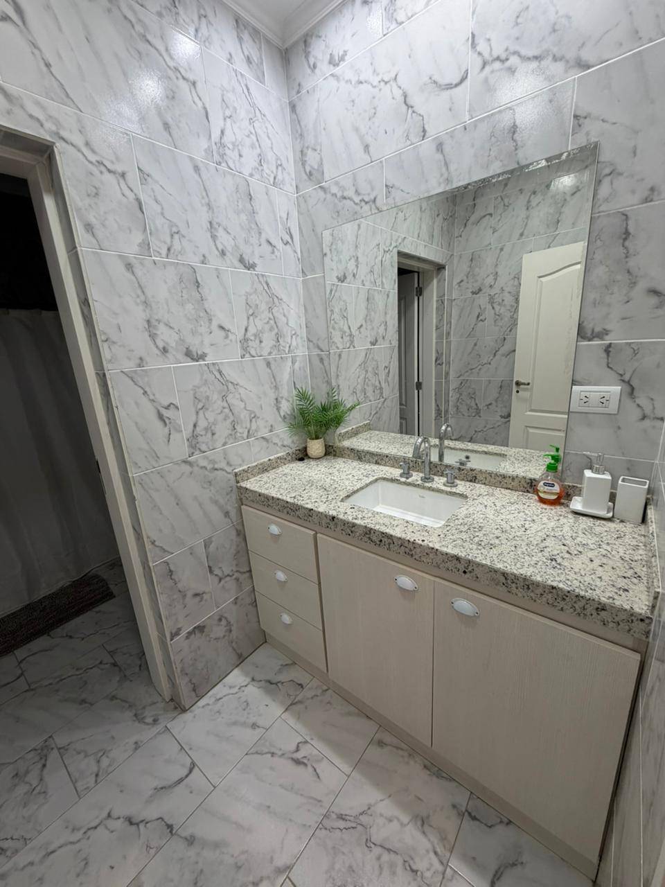 ea8f9ea4-8622-408c-a3de-40a6296632a0