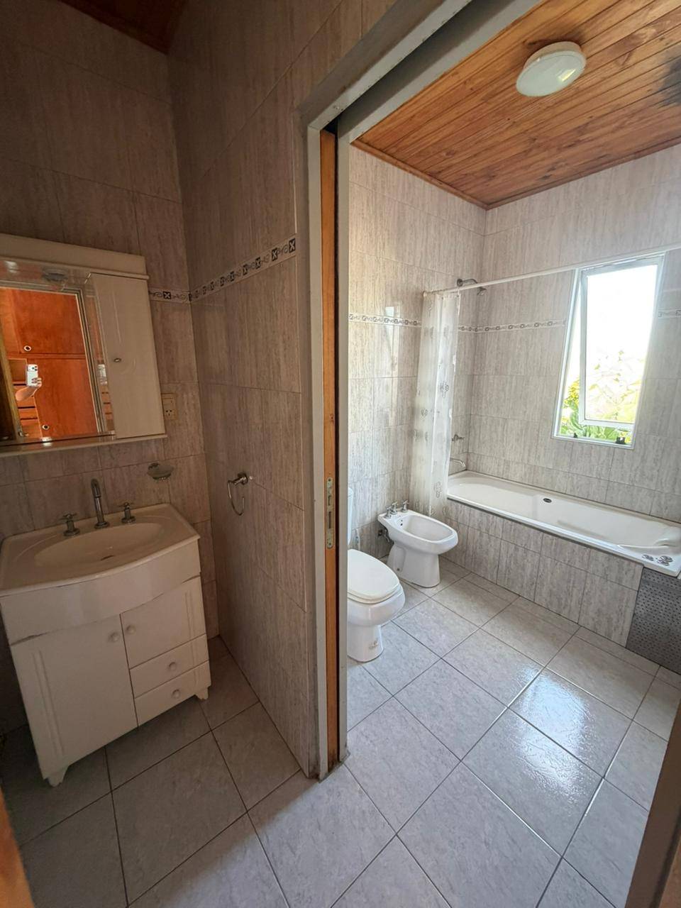 ecdf9fe1-b872-4b7d-b8a5-28ddde003c0d